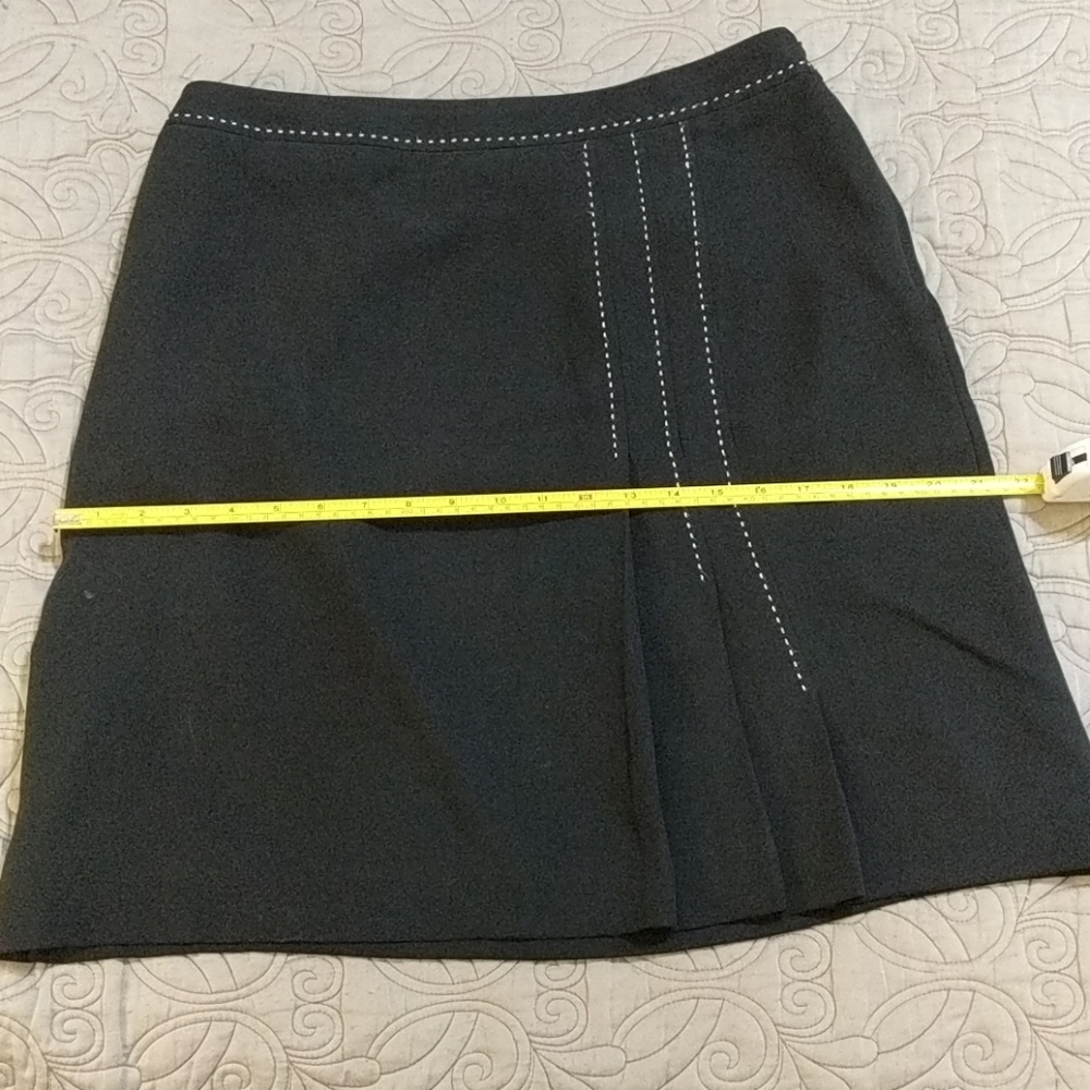 Josephine Chaus silk skirt with pleat detail